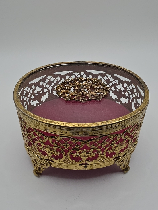Unsigned Matson/Matson Style Other - VINTAGE Hollywood Regency Lidded Jewelry Casket with Floral Medallion on the Lid
